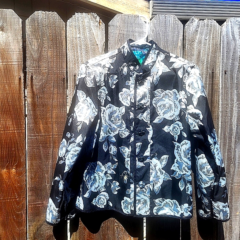 Reversible = 2 looks in 1 !! Womens Size 10-12 dressy lightweight Blazer